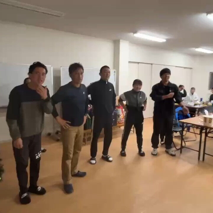 先日、社内でクリスマス会を行いました