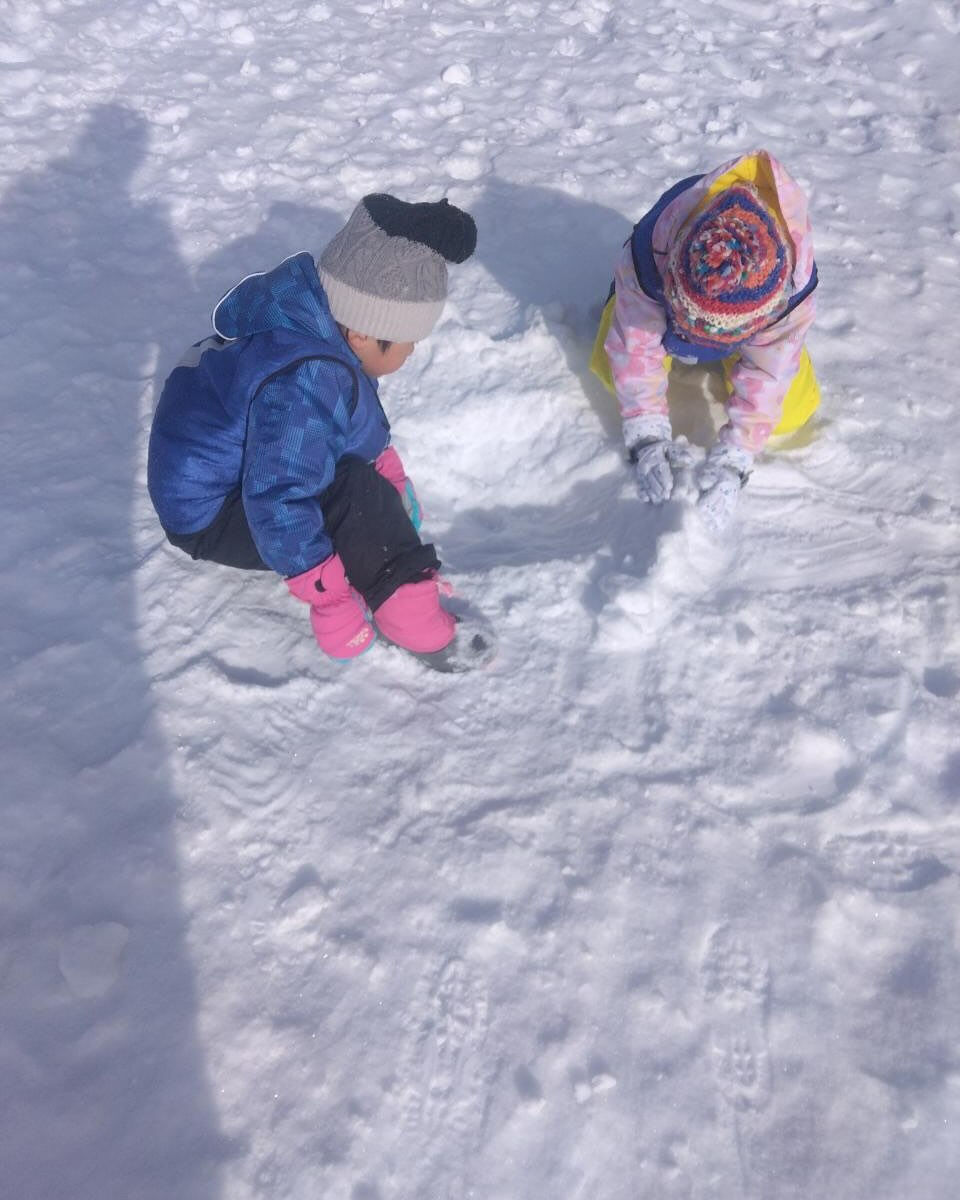 今日は雪遊びコースがありました