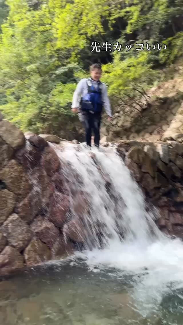 さすが体操の先生！　かっこよく川へ飛び込んでくれました
